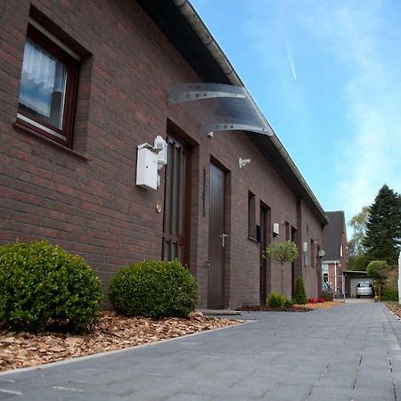 Ferienhaus Kleine Oase Varel Exterior photo